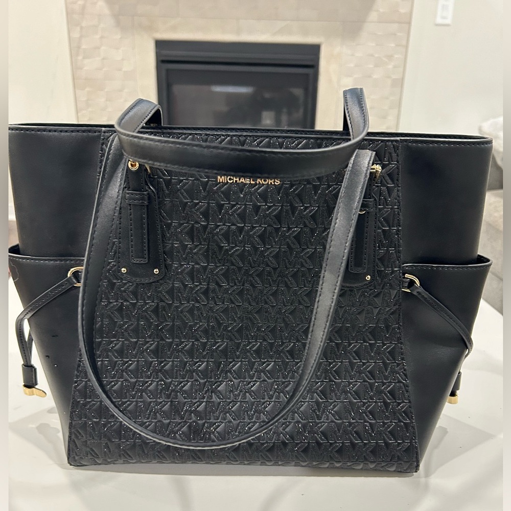 NWT Michael Kors Voyager East/West Tote - Glitter Logo